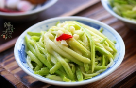 西葫芦的最新吃法，美食圈正流行，你若不学就落伍啦！