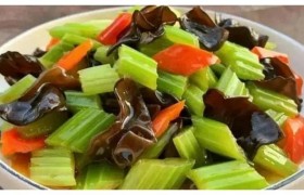 美食推荐:清蒸鲜虾,芹菜炒木耳,豆角烧茄子的做法