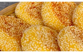 把玉米面倒入滚烫的牛奶里,瞬间变美食,第一次见这做法,太香了